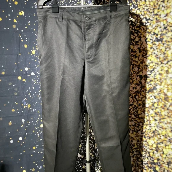 Dockers - Picture 3 of 5